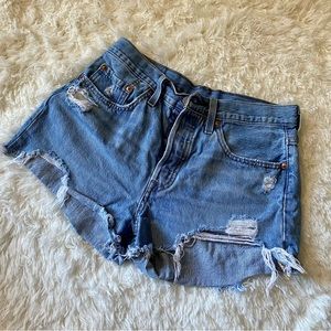 Levi's Women's 501 Original Shorts, Sansome Straggler Size 27 💙